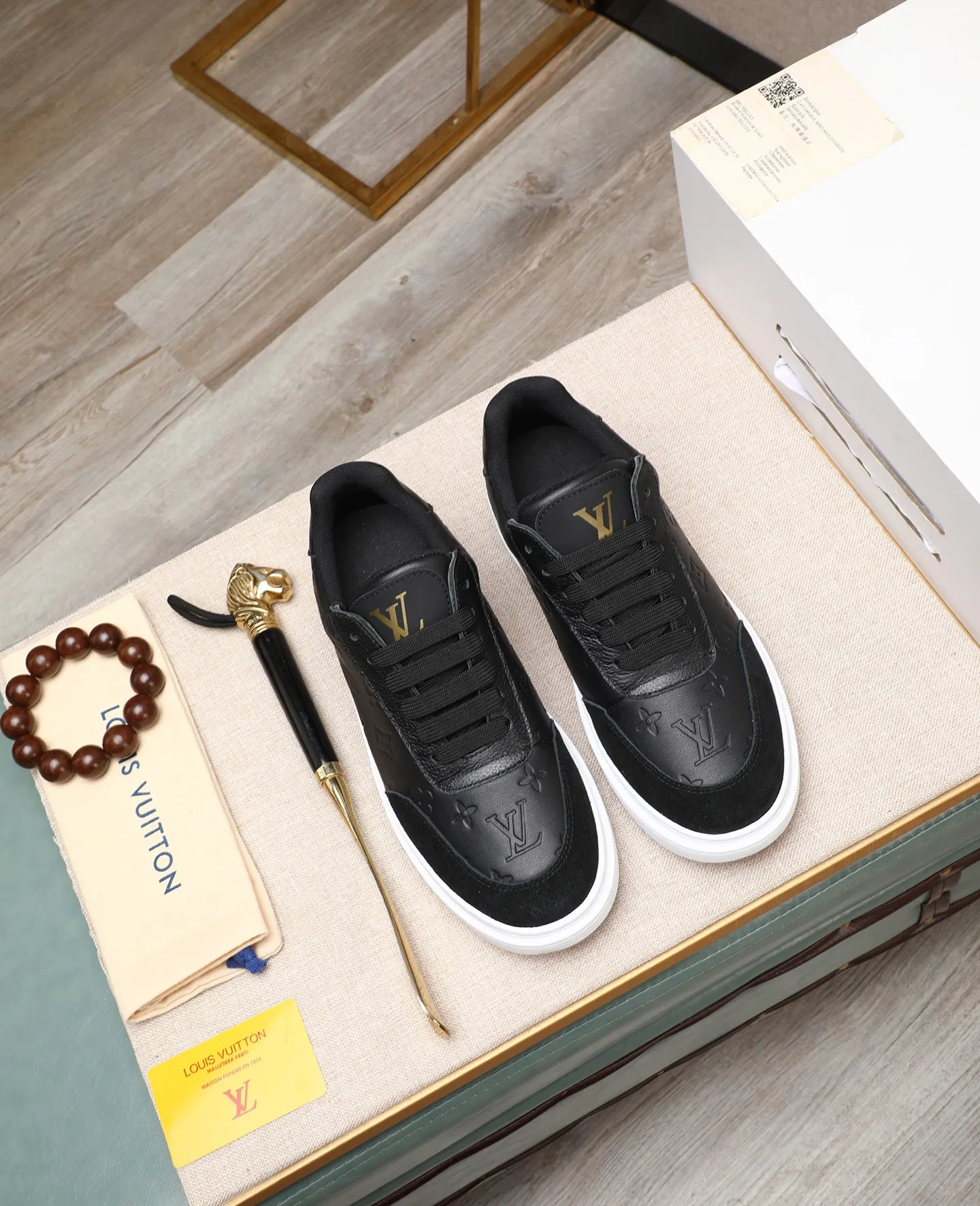 Men's shoes 💰540 📛📛【LOUIS VUITTON】Louis Vuitton new product👟Milan fashion catwalk style🇰🇾🇰🇾LV family logo, celebrity style, a must-have for fashionistas⚠️Classic presbyopia flower➕Water-dyed cow lining➕Special outsole👞Number 38-44 (45 46 custom-made)